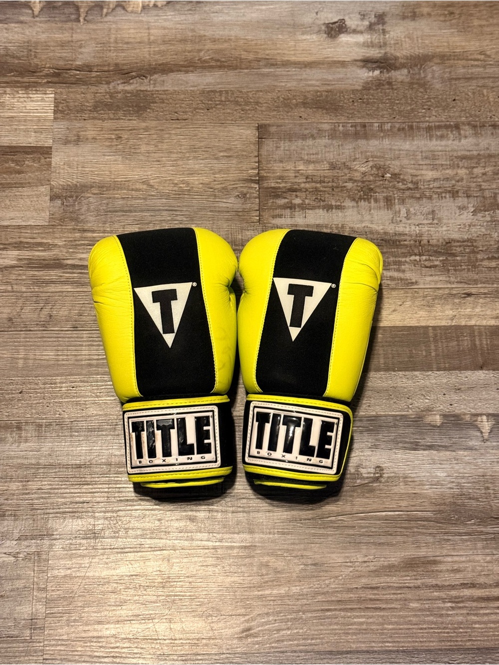 TITLE Boxing Men's Yellow & Black Training Gloves